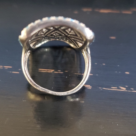 Ring - Picture 3 of 6